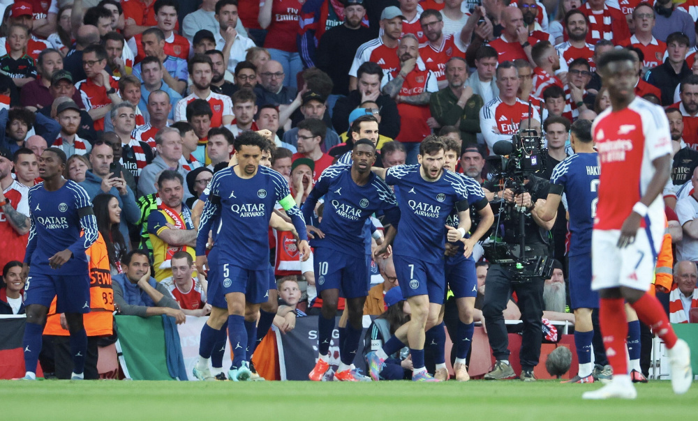 足球中超争冠球队连续丢分，冠军悬念陡增