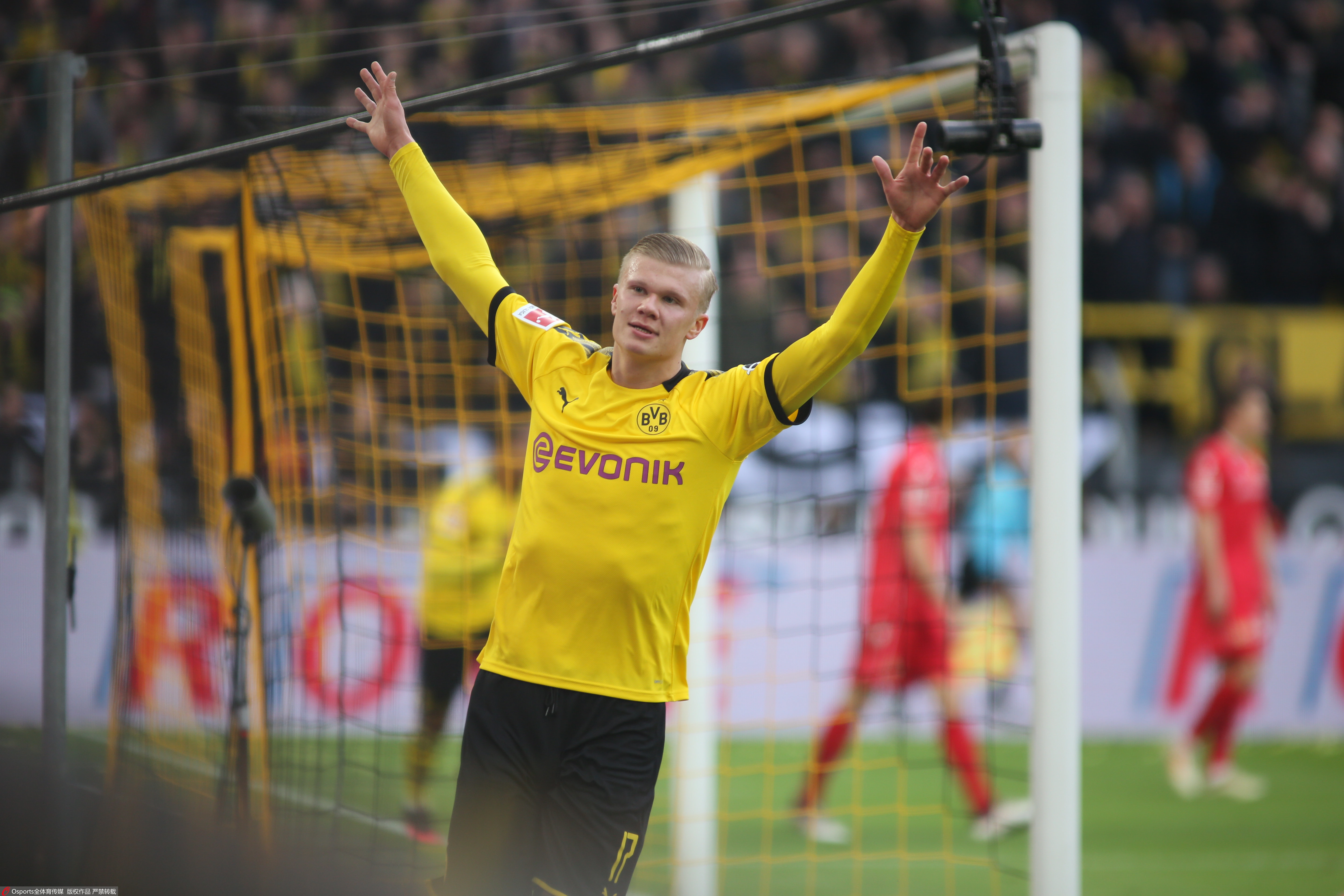 欧冠战报：格纳布里传射，基米希乌龙，拜仁3-1葡萄牙体育