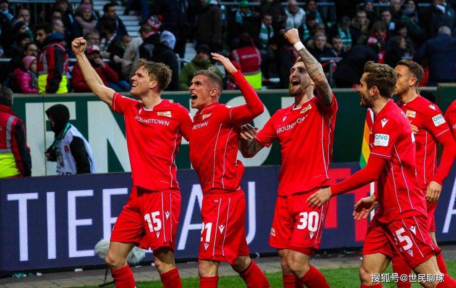 前队友：曾和马拉多纳开车出行，交警把我们拦住只为和他合影