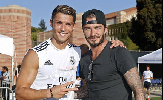 特朗普获国际足联首届和平奖，美国队实力最强，称梅西与C罗相当，展现其对足球的热爱与支持。