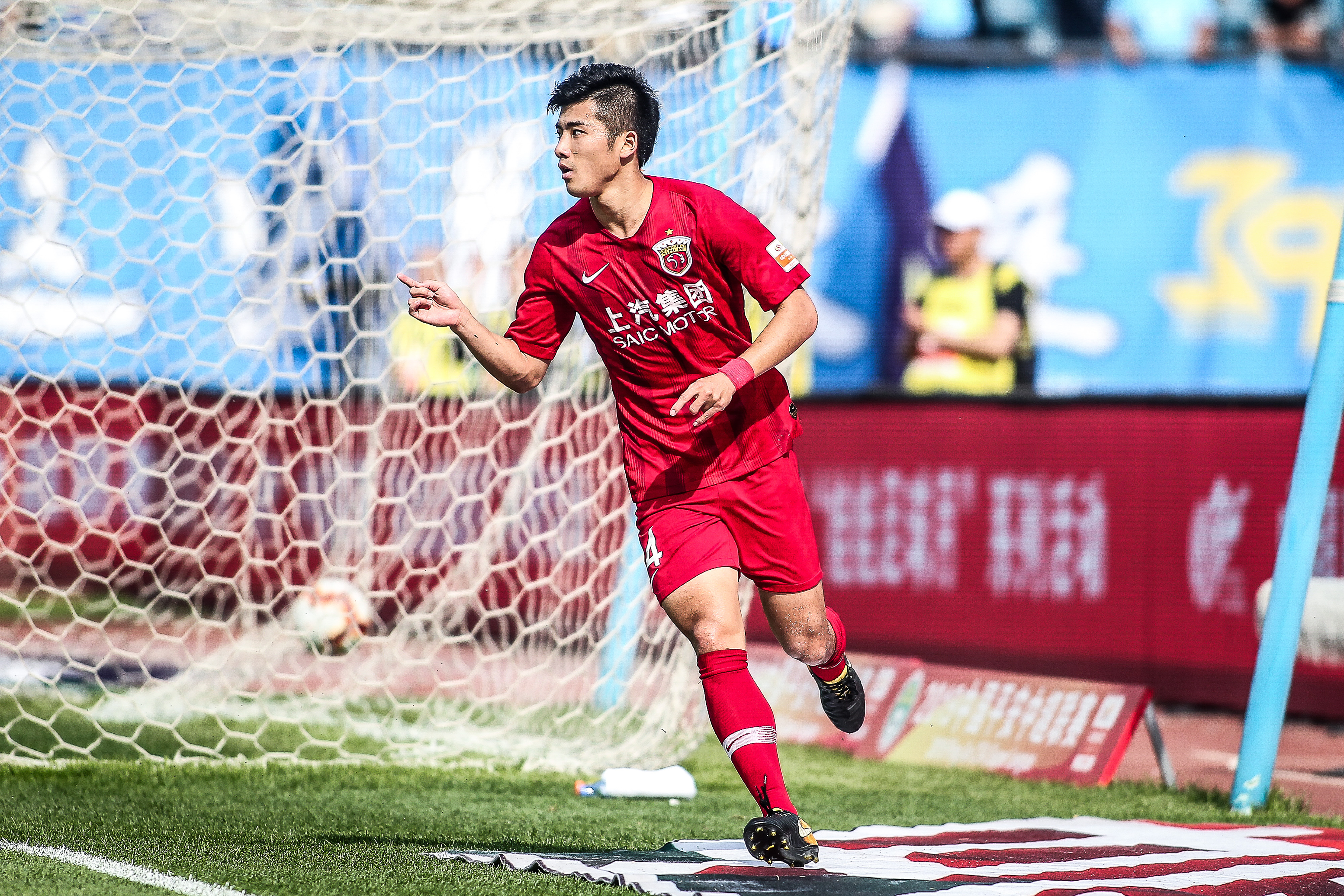 骑士以135比119大胜步行者，豪取赛季第13胜，稳居东部第六。