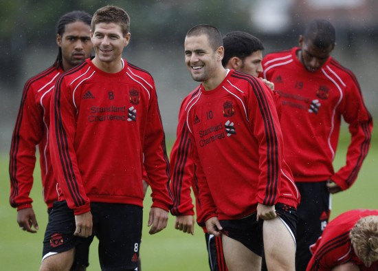 勇士球队助攻率高，全队配合默契