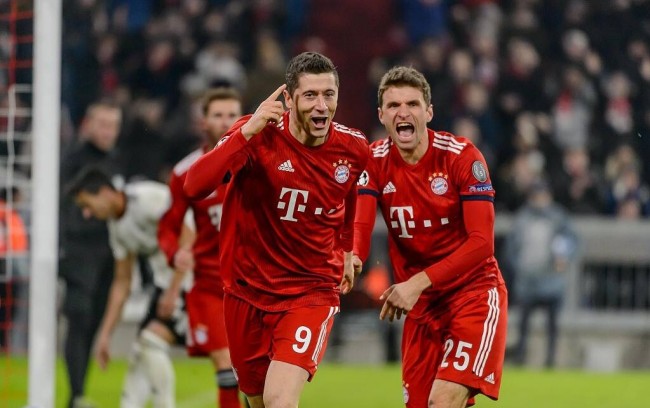 本菲卡客场2-0阿贾克斯，萨穆埃尔-达尔、巴雷罗建功