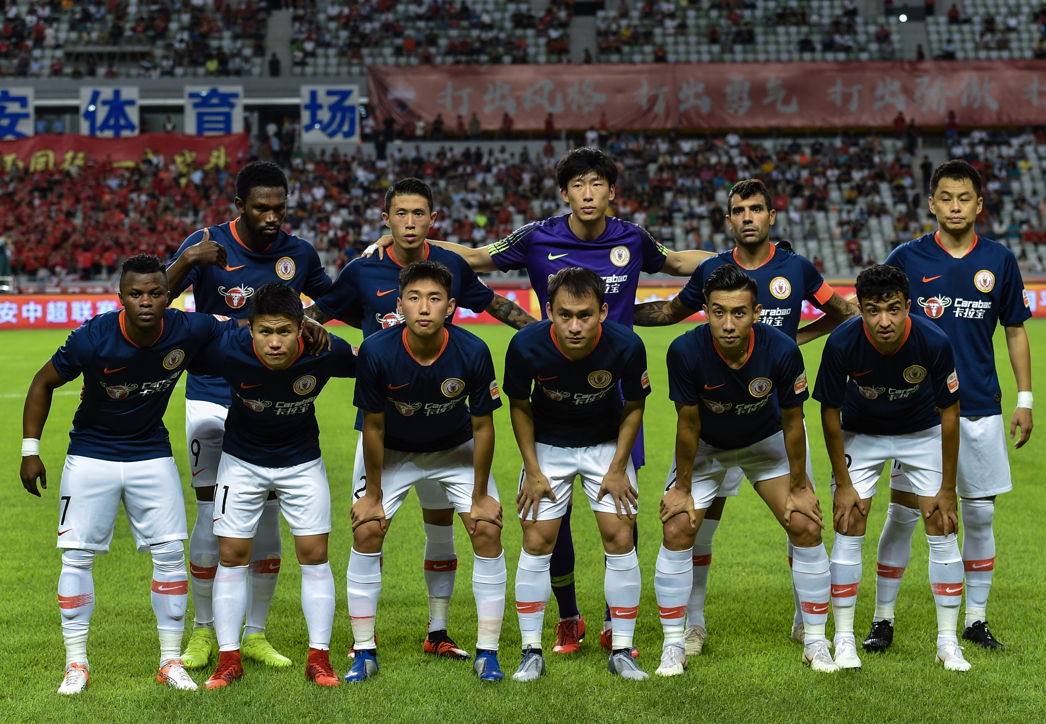 王飞获双料推广人奖，推动中国拳击发展，助力职业拳击繁荣。