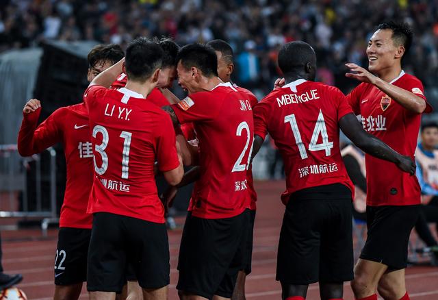 卡斯特罗普：踢拜仁染红是我铲球出现了失误；我最擅长8号位